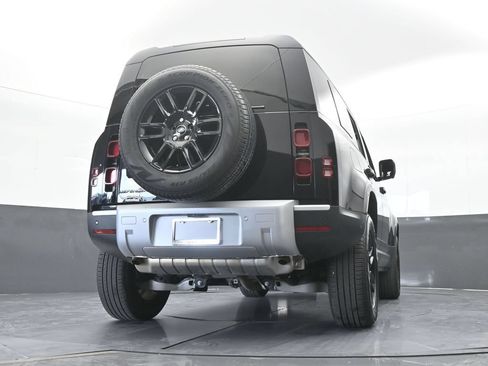 Used 2025 Land Rover Defender 110 S AWD/4WD image 65