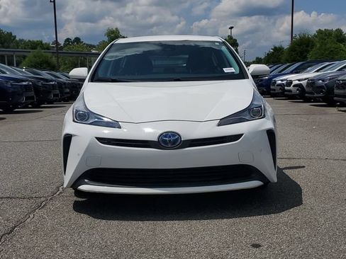 Used 2022 Toyota Prius LE FWD image 2