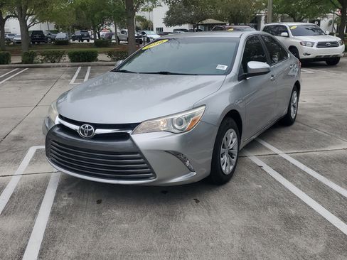 Used 2016 Toyota Camry LE image 7