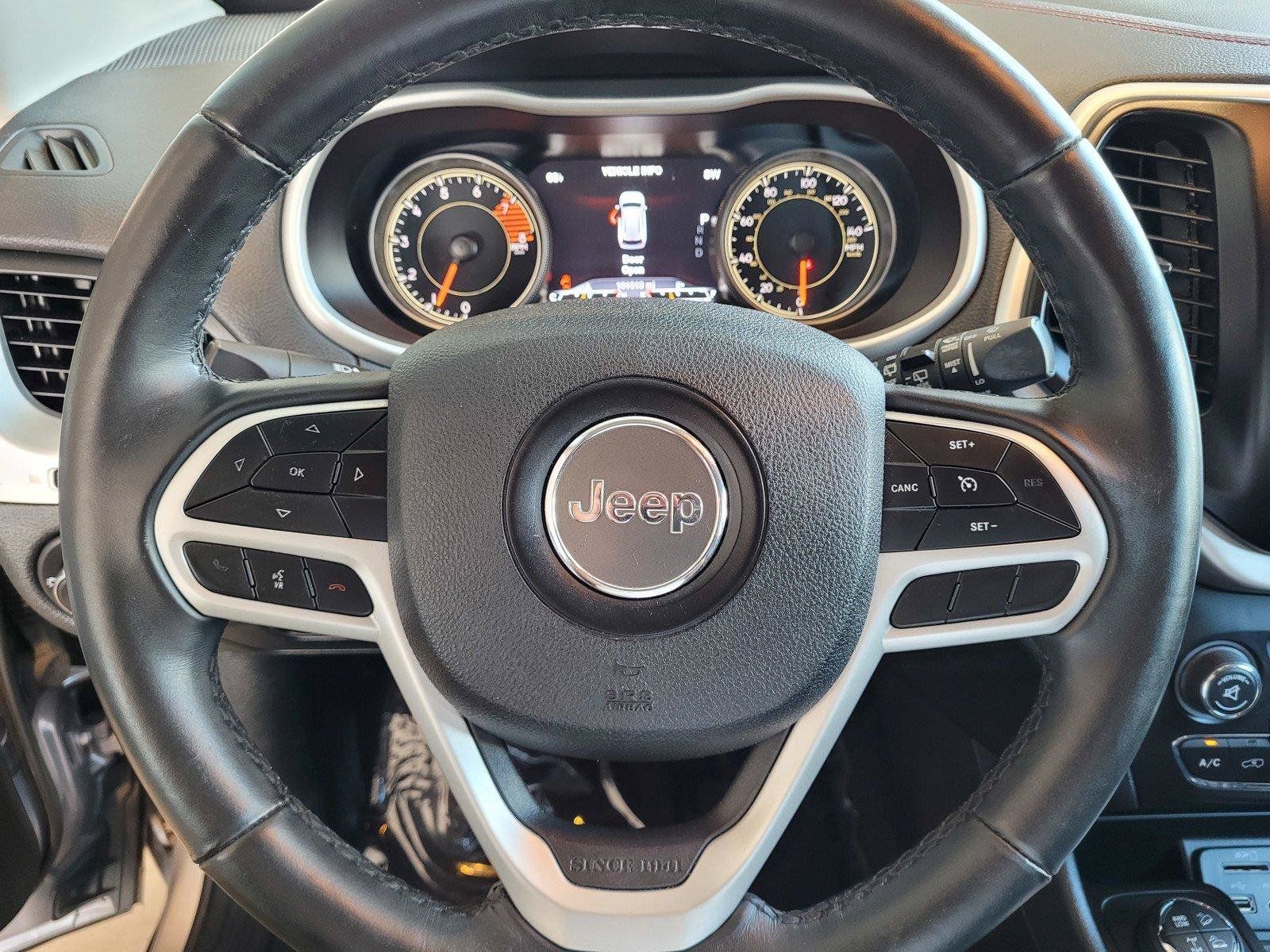 Used 2018 Jeep Cherokee Trailhawk w/ Comfort/Convenience Group AWD/4WD image 30