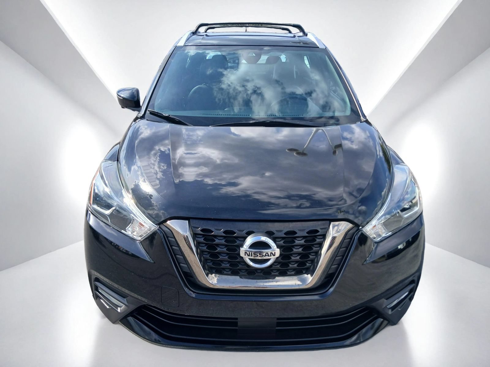 Used 2020 Nissan Kicks SR w/ SR Premium Package FWD image 3