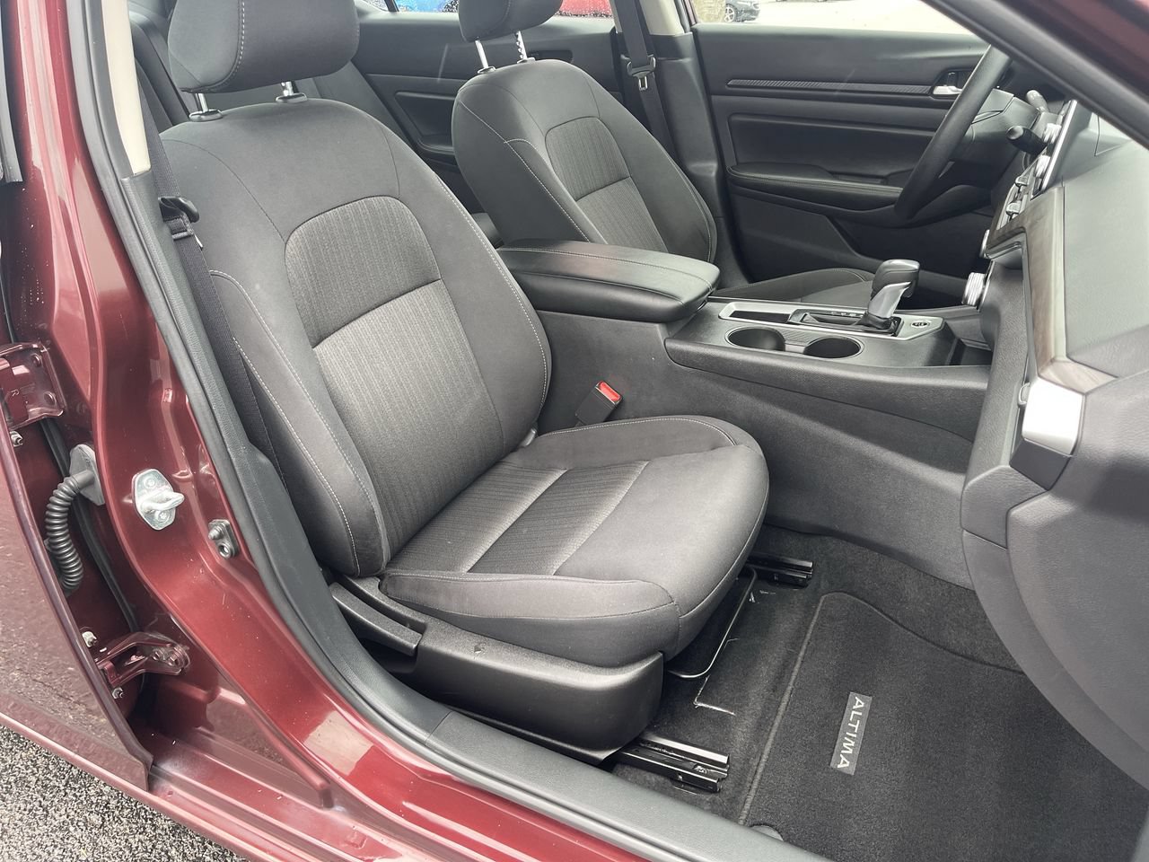 Used 2025 Nissan Altima 2.5 SV FWD image 26