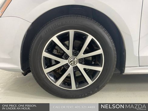 Used 2017 Volkswagen Jetta SE FWD image 10