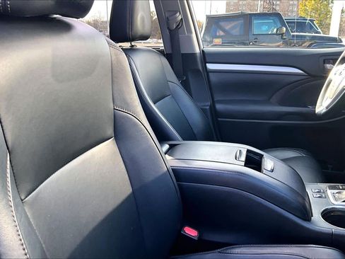 Used 2018 Toyota Highlander XLE w/ Protection Package #3 image 9