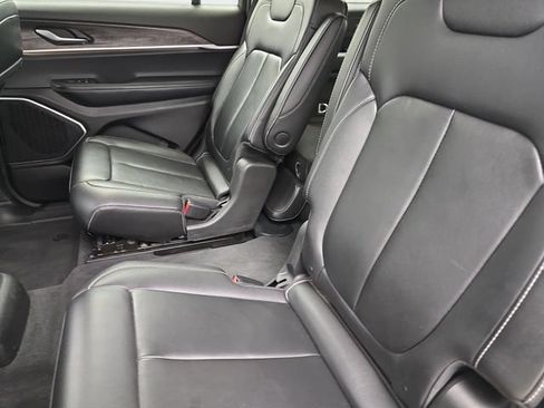 Used 2022 Jeep Grand Cherokee L Limited RWD image 14