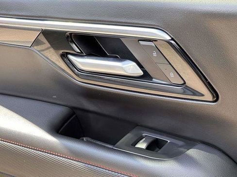 Used 2025 Chevrolet Suburban RST w/ Comfort Package image 21