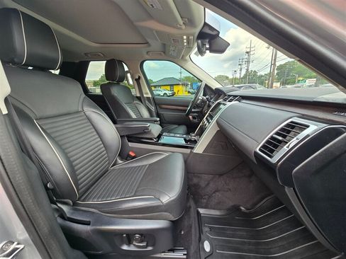 Used 2020 Land Rover Discovery HSE AWD/4WD image 16