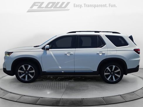 Certified 2025 Honda Pilot Touring image 4