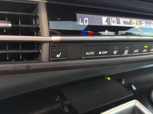 Certified 2025 Toyota Sienna XSE FWD image 26