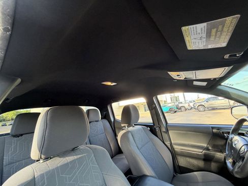 Used 2019 Toyota Tacoma TRD Sport w/ Exterior Package image 19