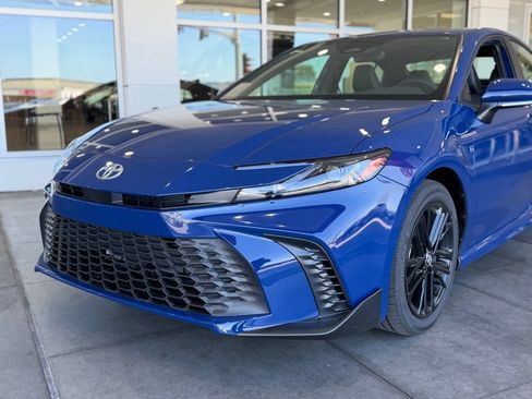 Certified 2026 Toyota Camry SE w/ Convenience Package FWD image 3