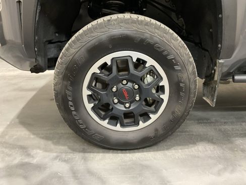 Used 2024 Toyota Tacoma TRD Off-Road image 6