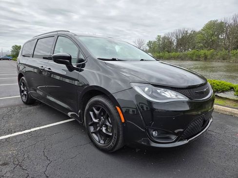 Used 2020 Chrysler Pacifica Touring-L Plus w/ Advanced Safetytec Group FWD image 12