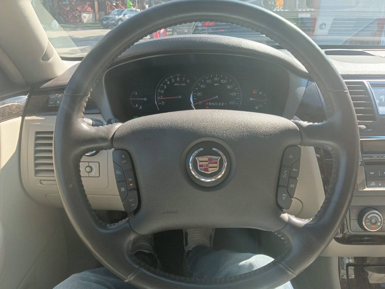 Used 2010 Cadillac DTS Luxury FWD image 19