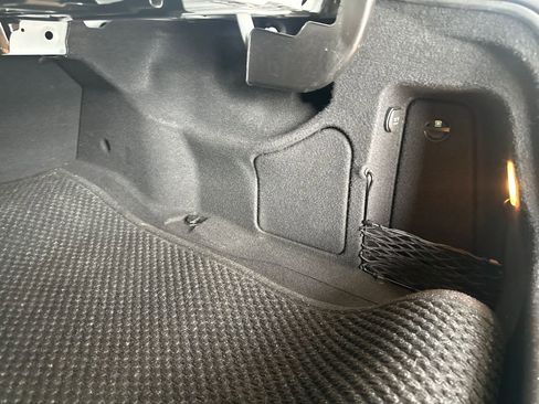 Used 2010 Mercedes-Benz E 350 4MATIC Sedan image 93