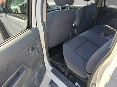 Used 2004 Nissan Frontier S/C image 19