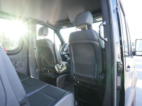 Used 2023 Mercedes-Benz Sprinter 2500 image 10