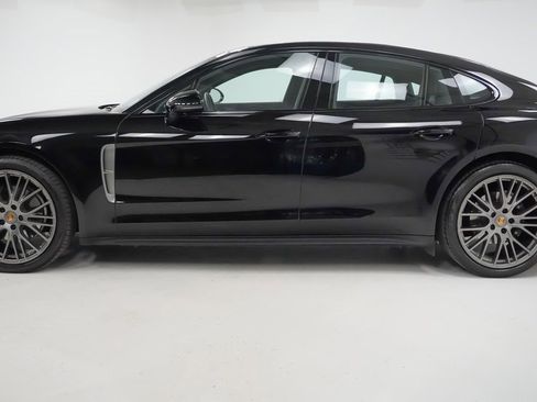 Used 2022 Porsche Panamera Platinum Edition image 2