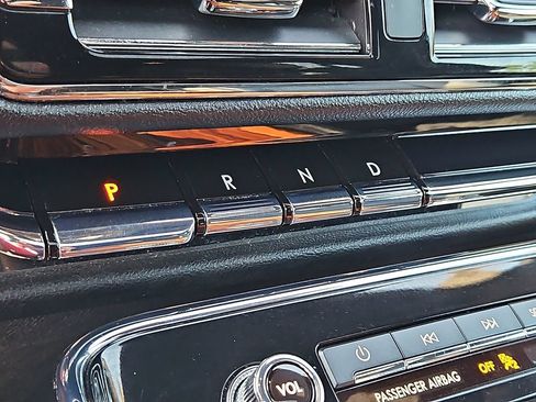 Used 2019 Lincoln Navigator Reserve AWD/4WD image 18