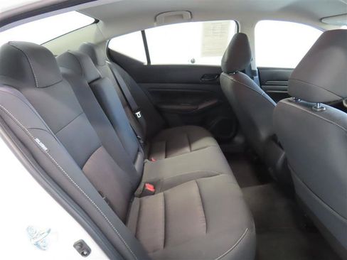 Used 2025 Nissan Altima 2.5 SV image 32