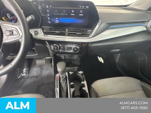 Used 2025 Chevrolet Trax LT w/ LT Convenience Package FWD image 30