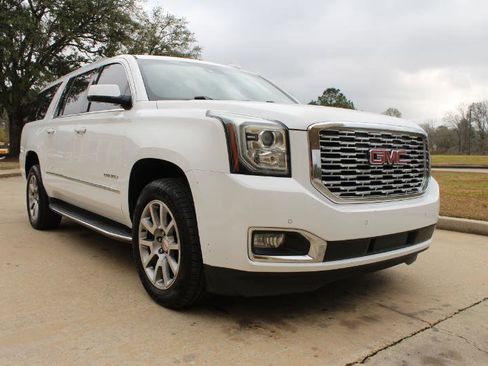Used 2020 GMC Yukon XL Denali image 5
