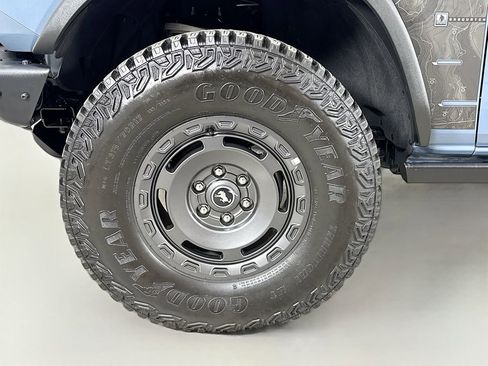 Used 2024 Ford Bronco Everglades image 32