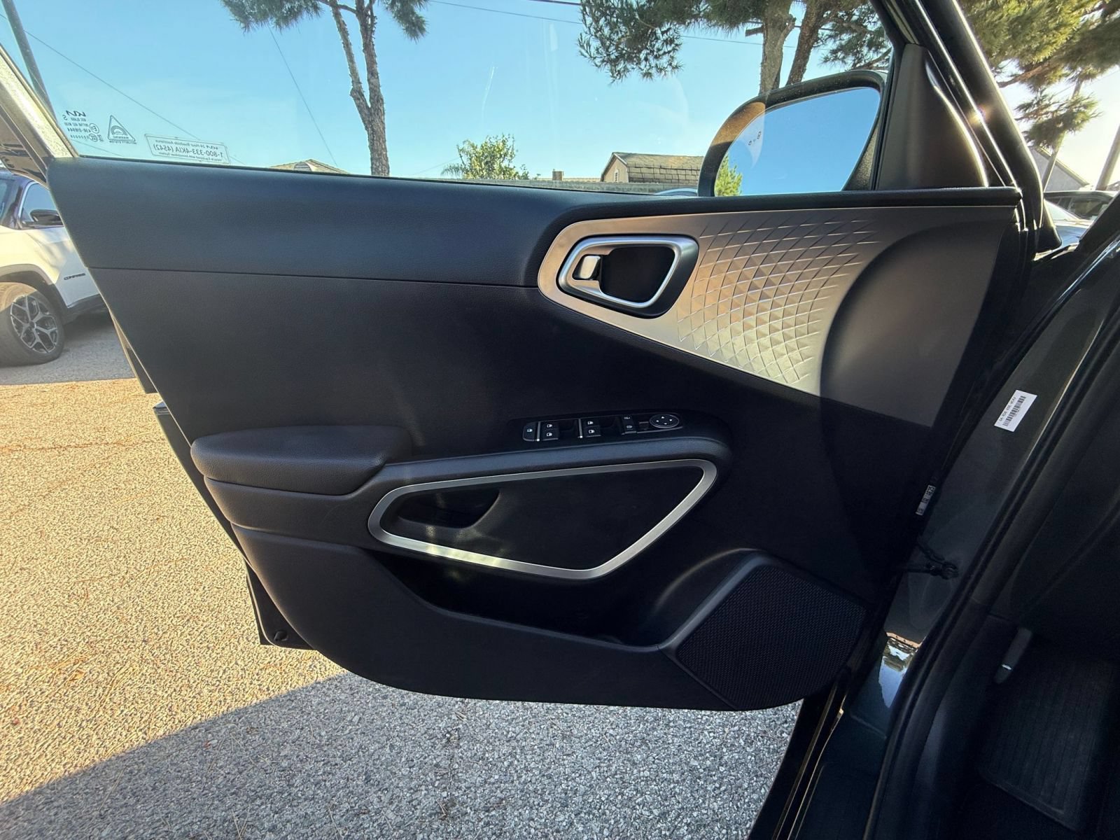 Used 2025 Kia Soul LX w/ LX Technology Package FWD image 18