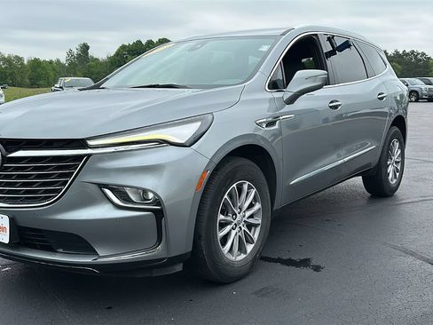 Used 2023 Buick Enclave Essence AWD/4WD image 3
