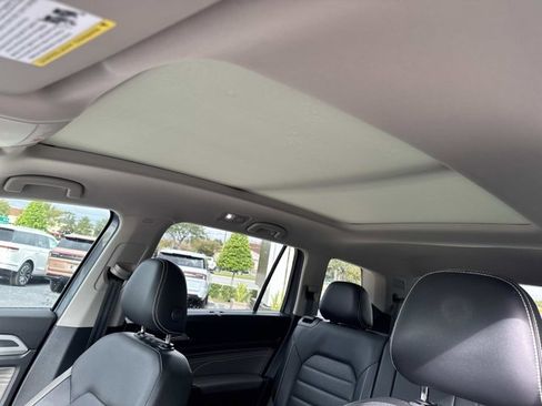 Used 2022 Volkswagen Atlas SEL Premium image 34