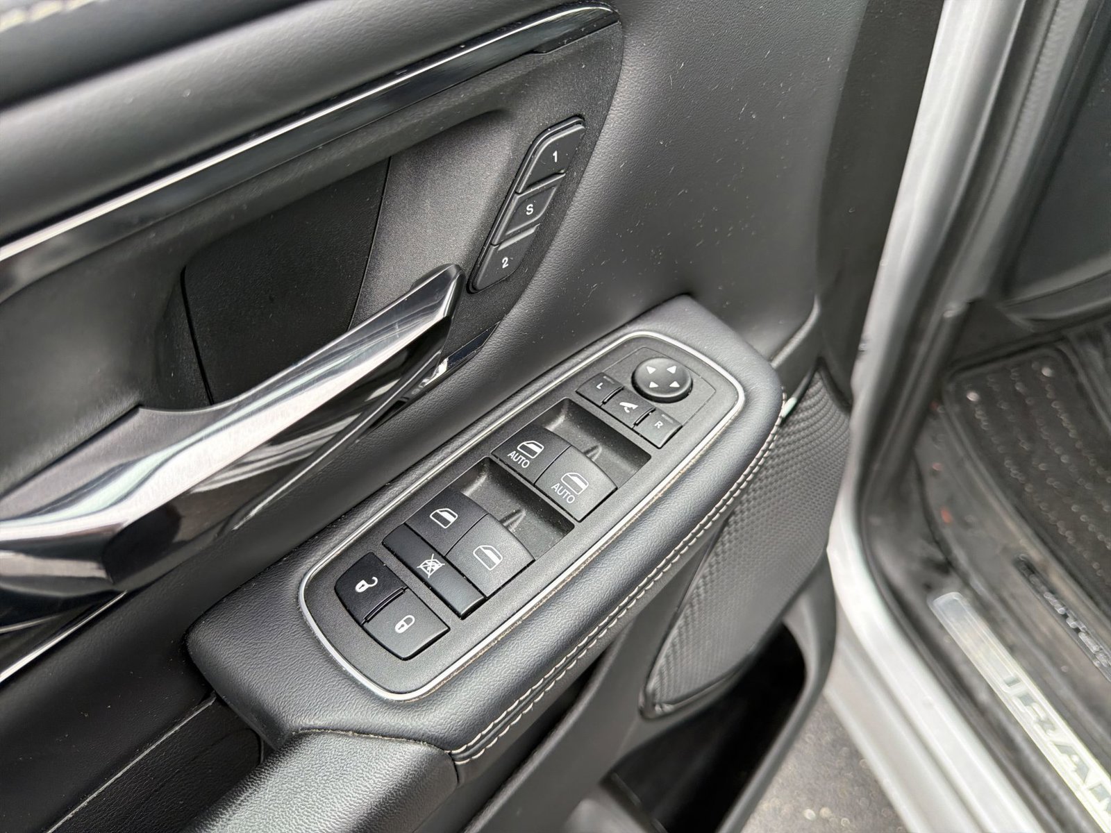 Used 2024 RAM 1500 Limited w/ Body Color Bumper Group AWD/4WD image 15