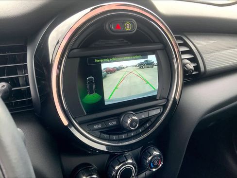 Used 2021 MINI Cooper 4-Door Hardtop image 24