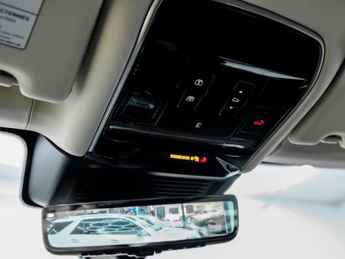 Used 2023 Land Rover Range Rover Autobiography image 32