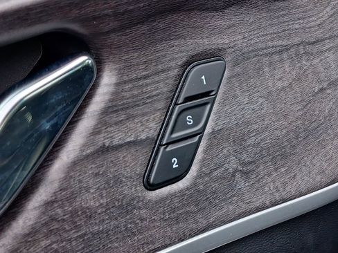 Used 2024 Jeep Grand Cherokee L Limited AWD/4WD image 15