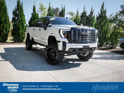Used 2025 GMC Sierra 2500 Denali Ultimate image 1
