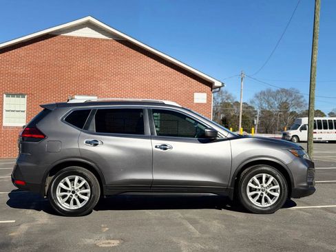 Used 2017 Nissan Rogue SV FWD image 7
