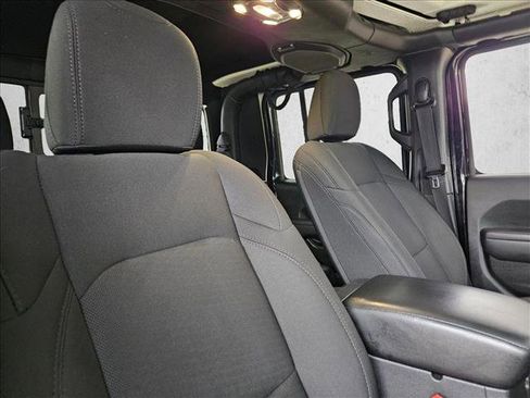 Used 2022 Jeep Gladiator Willys image 22