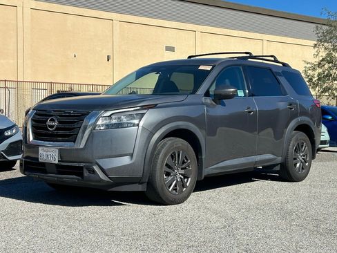 Used 2022 Nissan Pathfinder SV image 1