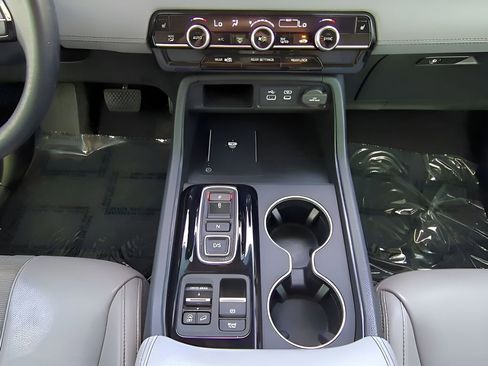 Used 2024 Honda Pilot Touring image 14