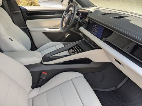 New 2026 Porsche Macan 4 Electric AWD/4WD image 26