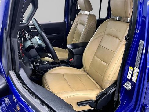 Used 2018 Jeep Wrangler Unlimited Sahara AWD/4WD image 25