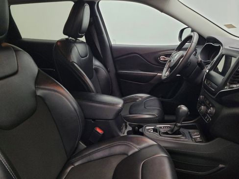 Used 2020 Jeep Cherokee Latitude Plus FWD image 21