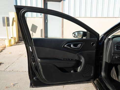 Used 2015 Chrysler 200 Limited w/ Convenience Group image 18