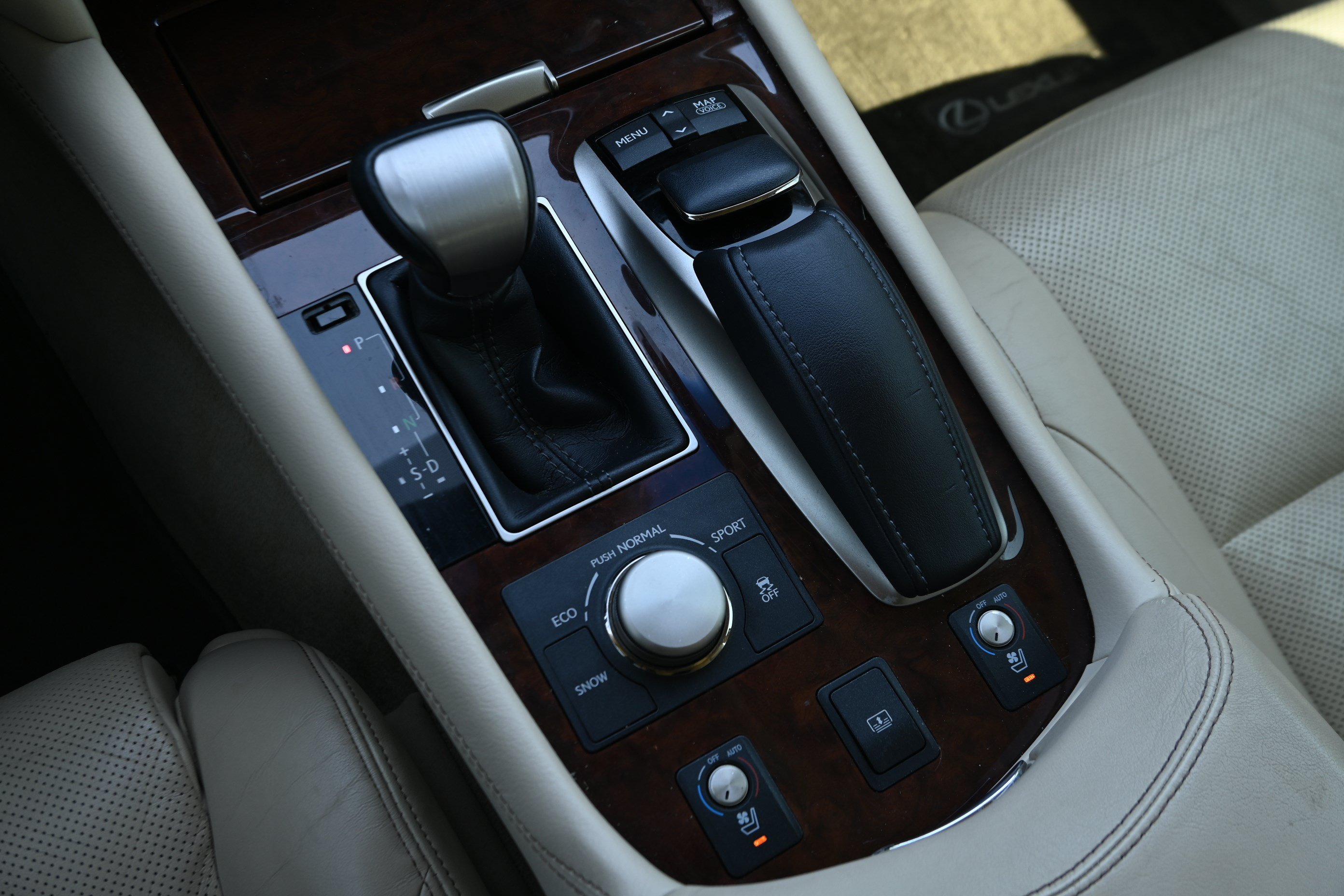 Used 2014 Lexus LS 460 w/ Comfort Package RWD image 25