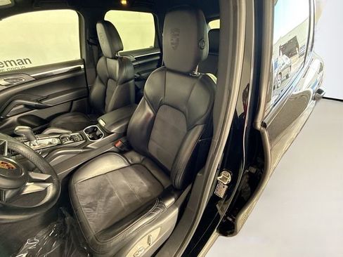 Used 2017 Porsche Cayenne Platinum Edition image 19