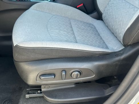 Used 2024 Chevrolet Equinox LT FWD image 18