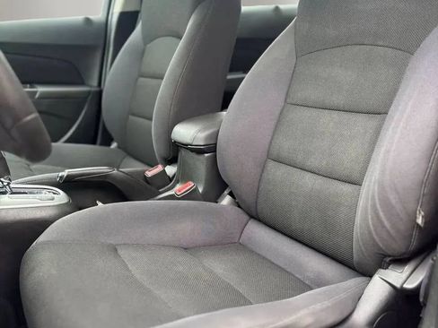 Used 2015 Chevrolet Cruze LT FWD image 10