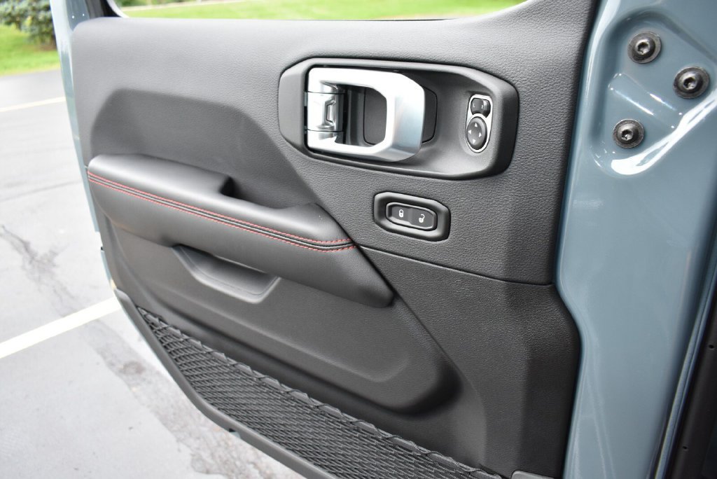 New 2026 Jeep Gladiator Rubicon w/ Steel Power Dome Hood Package AWD/4WD image 24
