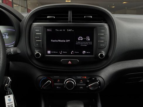 Used 2025 Kia Soul LX w/ LX Technology Package FWD image 24