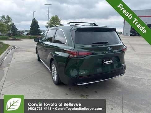 Used 2023 Toyota Sienna Platinum AWD/4WD image 6